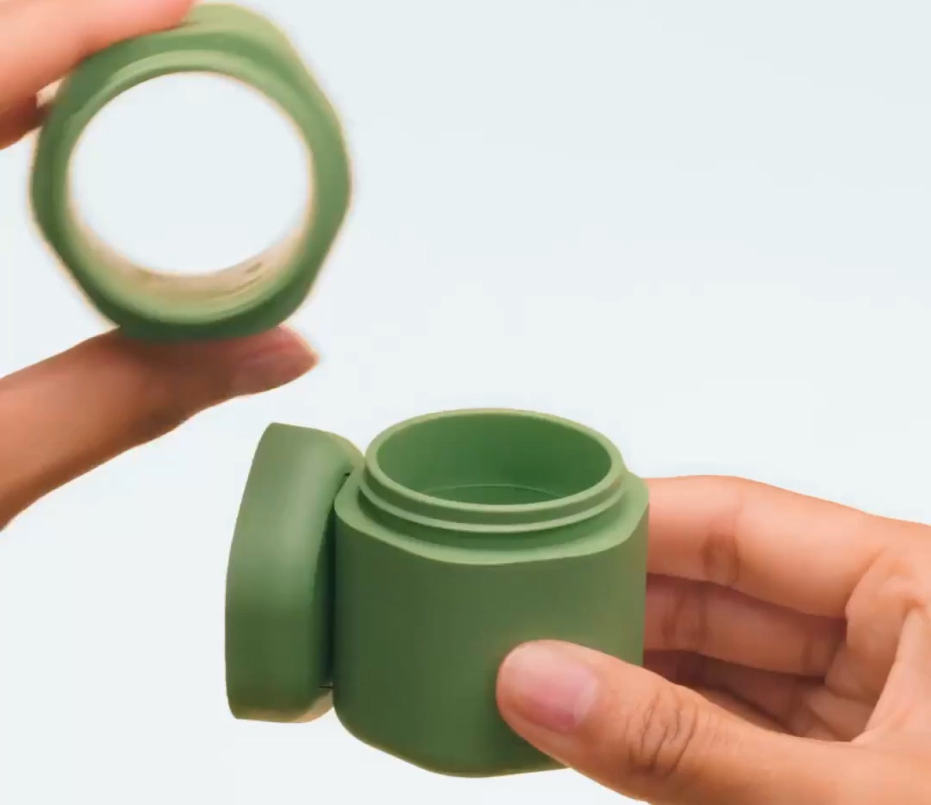 Need more room? The Extender adds 1.43 fl oz.